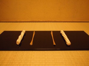 茶杓「火または炎、風または流れ」東泉一郎×竹村旬子(茶杓筒)2010年