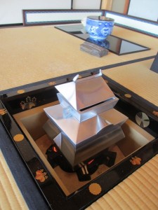釜「城釜」ひびのこづえ×相原健作(鋳金)2013年